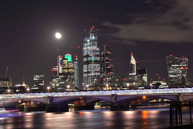 Private Night Photography Tour in London - London Eye: light strikes, reflections, and creative effects