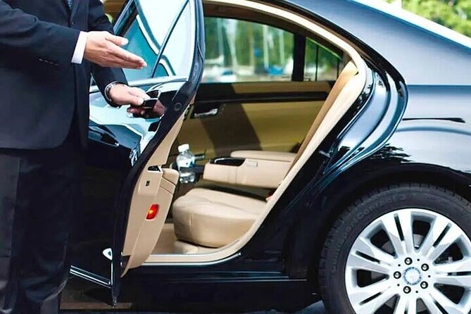 Private One-way Airport Transfer (London Gatwick To London) - Small details that matter: child seats, phones, and accuracy