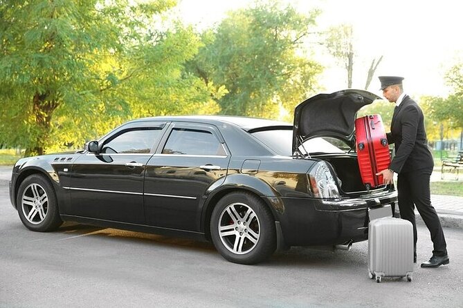 Private Oneway Airport Transfer London to London Heathrow Airport - Avoid Heathrow confusion with the exact meeting spot