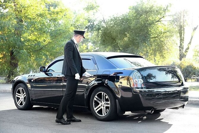 Private Oneway Airport Transfer London to London Heathrow Airport - Pickup and meet-and-greet: where things go right