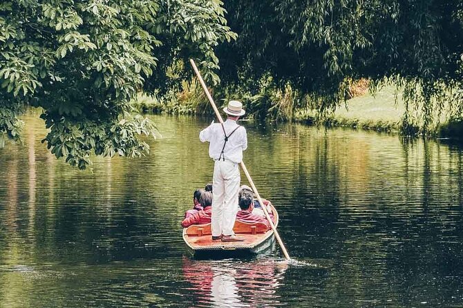 Private | Oxford University Punting Tour - Meeting at Magdalen Bridge Boathouse, and getting on the water fast