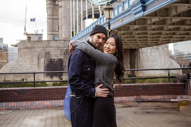 Private Professional Photoshoot Outside Tower Bridge in London - Who should book this photoshoot, and who should skip it