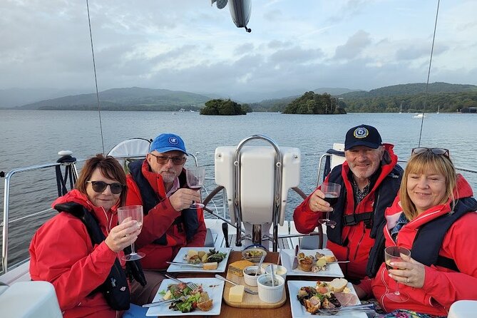 Private Sail and Dine Experience on Lake Windermere - The 90-minute sail: where the fun starts