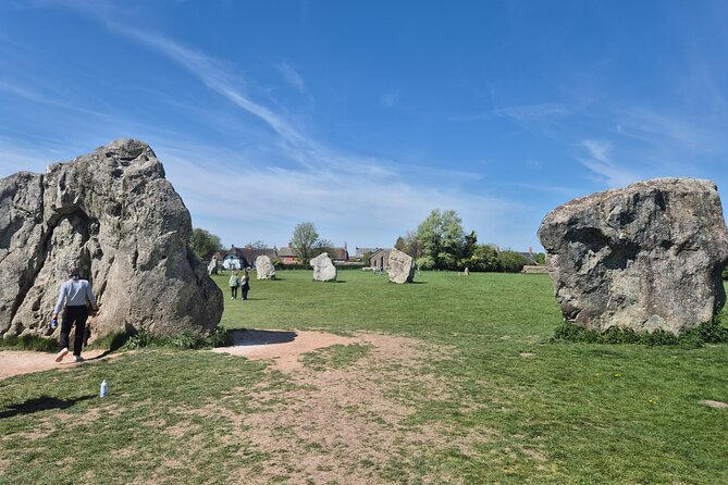 Private Stonehenge, Avebury & Mystical Car Tour + Guide - The guide and private format: why the small details matter