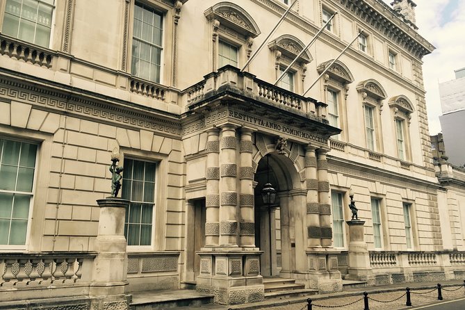 Private Tour: Downton Abbey London Locations by Taxi - Why a black-taxi Downton Abbey tour works in London