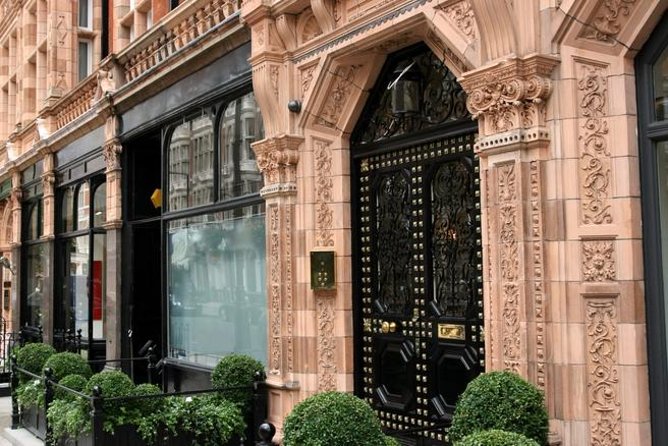 Private Tour: Downton Abbey London Locations by Taxi - Stop 2: Mayfair, Belgravia, and the Grantham London residence frontage