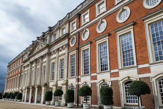Private Tour of Hampton Court Palace with Award-Winning Architectural Historian - Price and logistics, what you really pay for