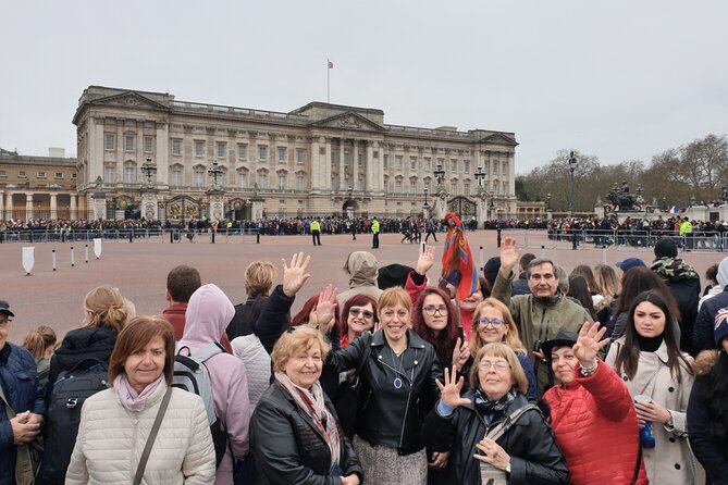 Private Tour of Westminster Abbey and Changing of the Guard - Changing of the Guard: The Big Moment, With a Realistic Backup