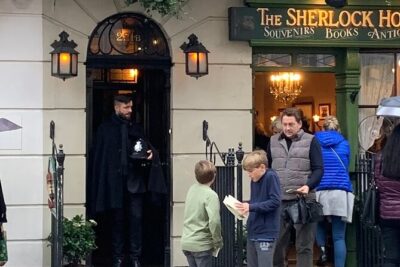 Private Tour: The London of Shakespeare, the Beatles, James Bond and Sherlock Holmes by Traditional Black Cab