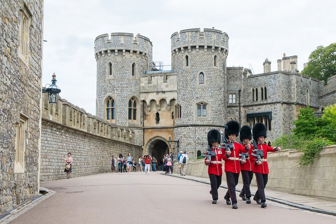 Private Tour to Stonehenge and Windsor Castle - A private Stonehenge and Windsor day that feels like your own plan