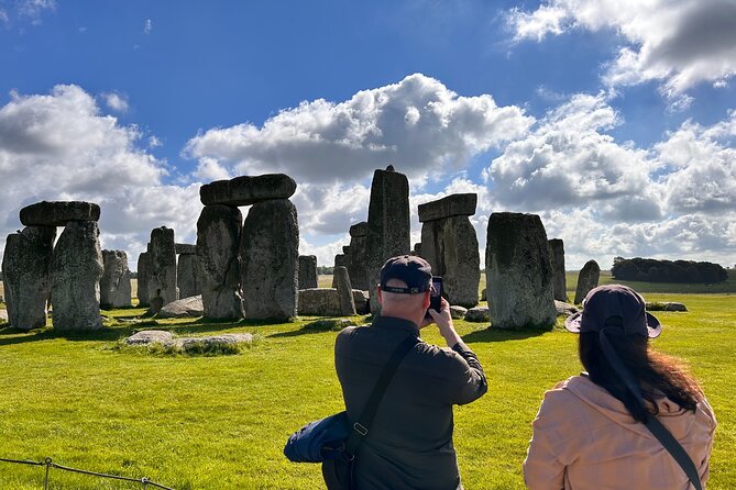 Private Tour to Stonehenge, Bath and The Cotswolds - Cotswolds Villages Without the Rush: Castle Combe or Lacock Abbey