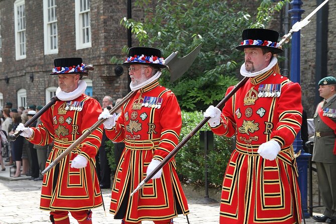 Private Tours: Tower of London Beefeater Meet Greet Crown Jewels - Key things to know before you go