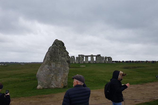 Private transfer to Southampton with a stop at Stonehenge - A door-to-door transfer that protects your cruise day