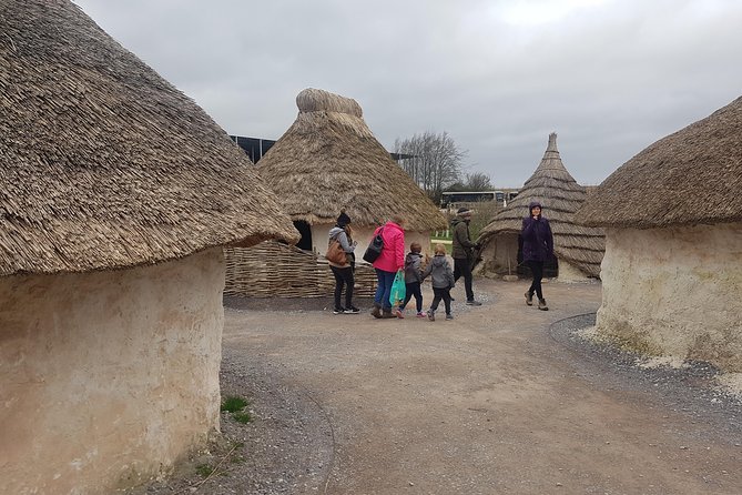 Private transfer to Southampton with a stop at Stonehenge - Driving through the route, plus real-time help if traffic gets weird