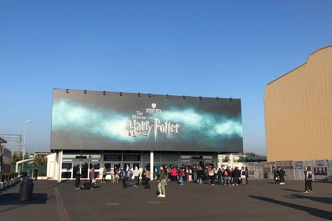 Private Transfers between London & Harry Potter Warner Studio - One-way or round-trip: matching the transfer to your Harry Potter day