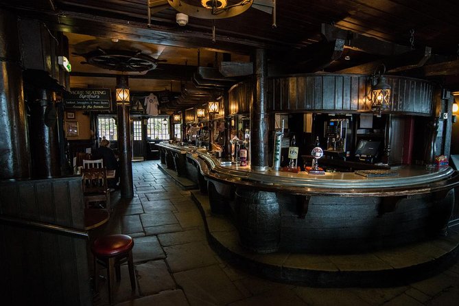 Private Walking Tour: Historic and Hidden Pubs of London - Meeting your guide near Aldgate East, then walking into pub history