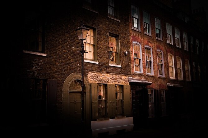 Private Walking Tour: Jack The Ripper and East End - Fournier Street and The Ten Bells: the everyday place where the victims went