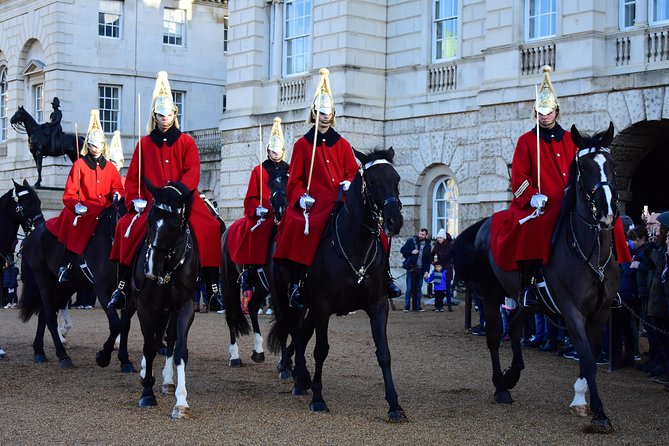 Private Walking tour London, Buckingham Palace to Big Ben and much more - Buckingham Palace: checking for the royal home vibe