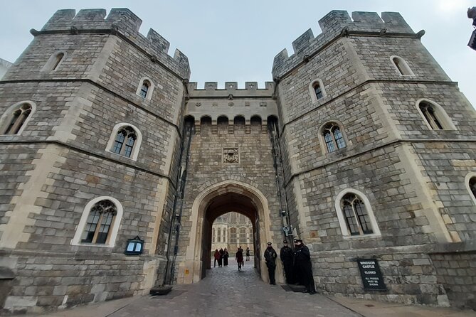 Private Walking Tour with Accredited Expert Guide Windsor Castle - Stop 3 at St George’s Chapel: Order of the Garter and Royal Tombs