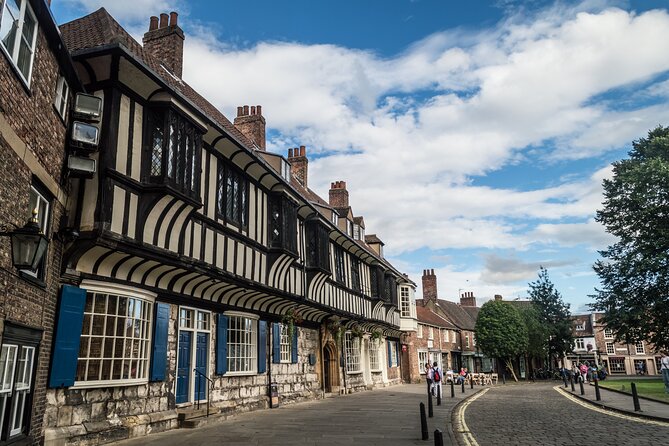 Private York Minster Guided Walking Tour - Getting personalized tips after the tour ends
