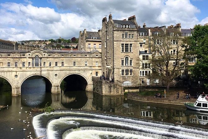 Roman Baths Entry and Walking Tour with Blue Badge Tour Guide - Pulteney Bridge: the River Avon moment you should not skip