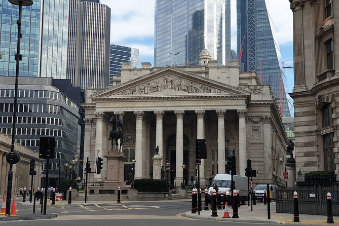 Roman Ruins to Blitz Bombings: A Walking Tour of London's Fiery History - Bank of England Museum and Guildhall: City Power, Past to Present
