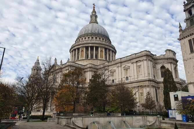 Roman Ruins to Blitz Bombings: A Walking Tour of London's Fiery History - Tower of London: Royal Power in Your First Five Minutes