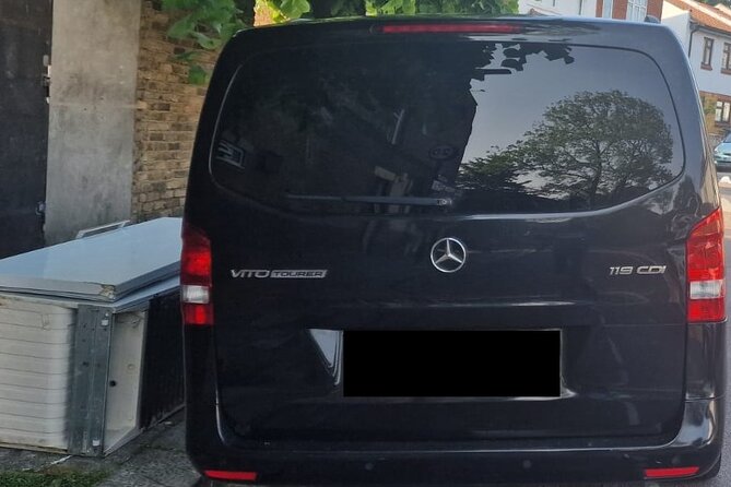 Round Trip Taxi Transfer - Luton Airport To & From London - Luton arrivals, Costa Coffee meeting point, and the 15-minute reality check