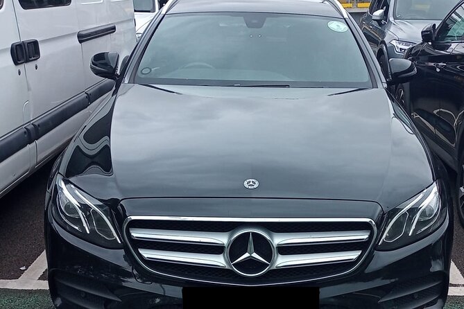 Round Trip Taxi Transfer - Luton Airport To & From London - From booking to pickup: how they track your flight