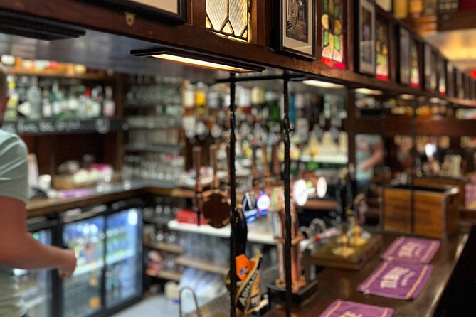Royal Historic Pubs Walking Guided Tour in London - The Pub Stops: How to Get the Local Feeling Without Being Lost