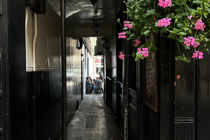 Royal Historic Pubs Walking Guided Tour in London - Timing, Weather, and How to Dress for the Walk
