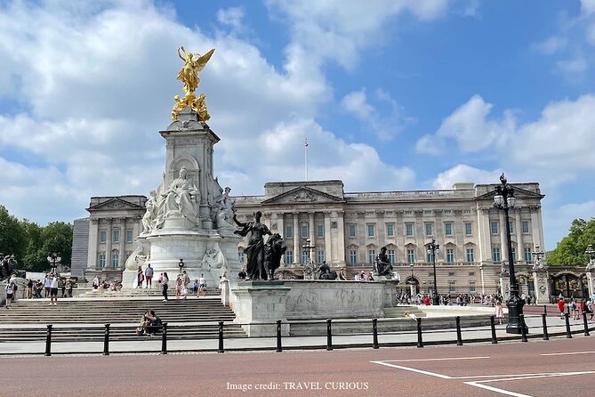 Royal London: Private Half-Day Tour with Horse Guards Parade - St James’s Palace and Horse Guards Parade area