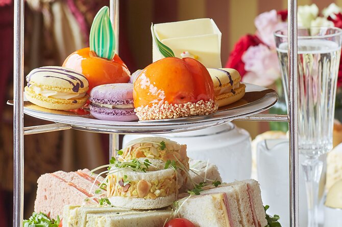 Royal London Tour with Afternoon Tea at The Rubens at the Palace - Trafalgar Square Stops and What to Do With Your Photo Time