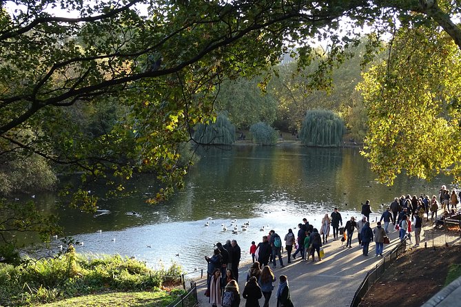 Royal Tour of St James', Parks, Palaces and Royal intrigue - Green Park: The Legend Behind the Color and a Quick Reality Check