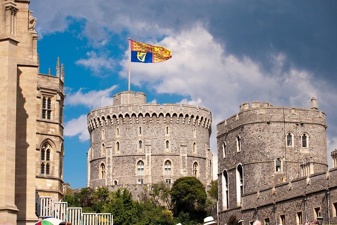 Royal Windsor Afternoon Tour from London - Coach comfort, Wi-Fi, and what the guide actually does