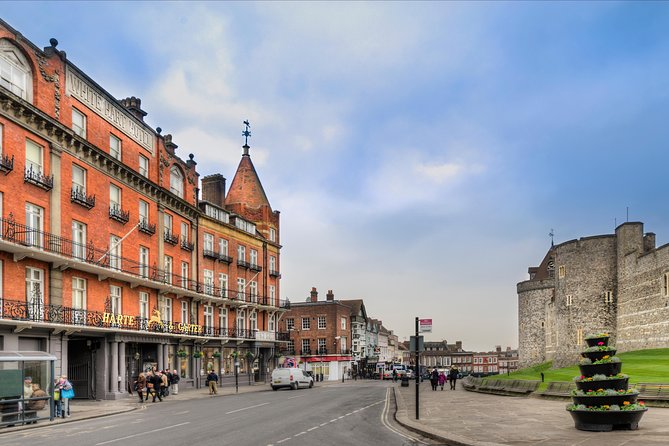 Royal Windsor Afternoon Tour from London - Windsor town time: photos, shopping, and the walk back to your bus