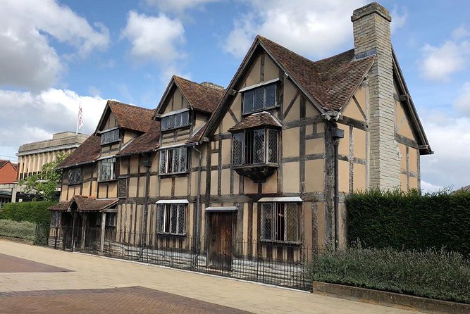 Royal Windsor Cotswold & Shakespeare Country in Executive Vehicle Private Tour - The Magna Carta thread at Runnymede and why it matters