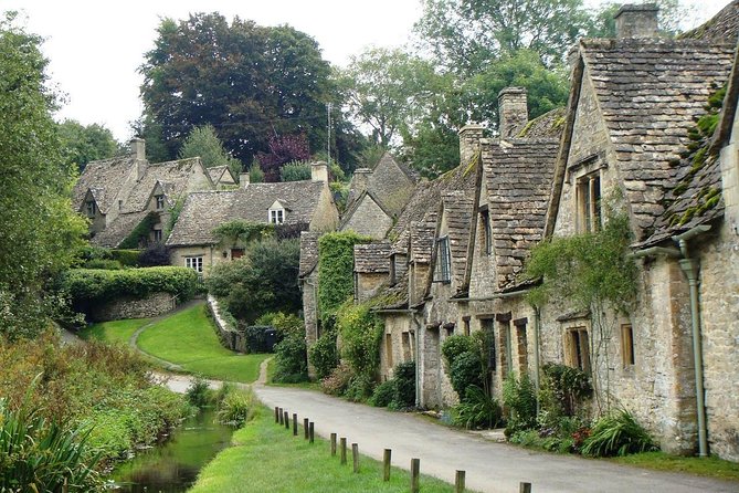 Royal Windsor Cotswold & Shakespeare Country in Executive Vehicle Private Tour - Stratford-upon-Avon: Shakespeare’s birthplace plus a river town rhythm