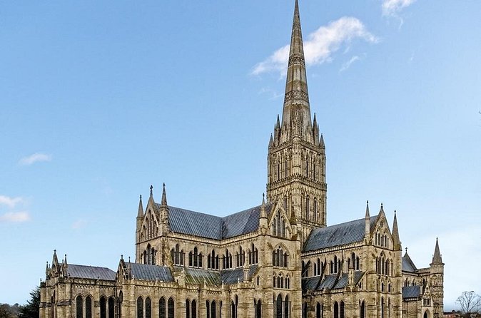 Salisbury and Stonehenge Day Tour from Southampton - Stonehenge: a guided visit to the mystery people still argue about