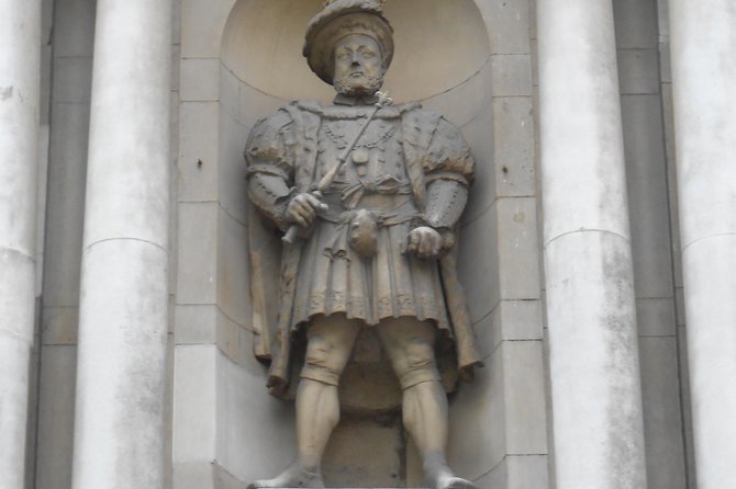 Secret Old London Guided Walking Tour - Stop 4: Guildhall and finding the Roman amphitheatre site