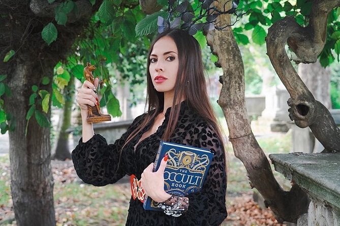 Secret Societies, Freemasons and Occult London - Guides matter: Valerie and Dani, plus how to make the most of limited time