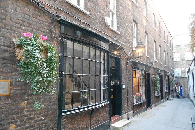 Secret Walking Tour of Central London - Stop 4: The Strand theatre district and London’s most superstitious hotel