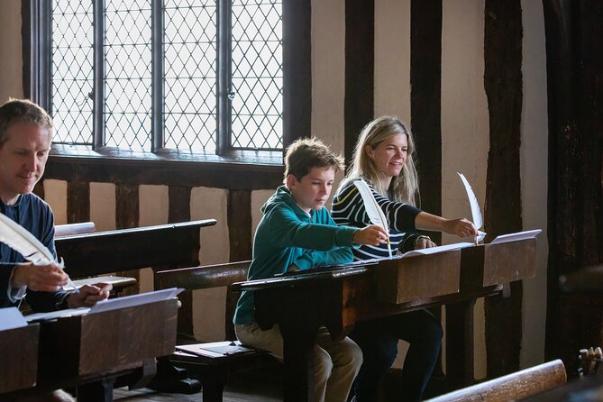 Shakespeare's Schoolroom & Guildhall Entry Ticket and Tour - Dressing up for a selfie and doing the Tudor games