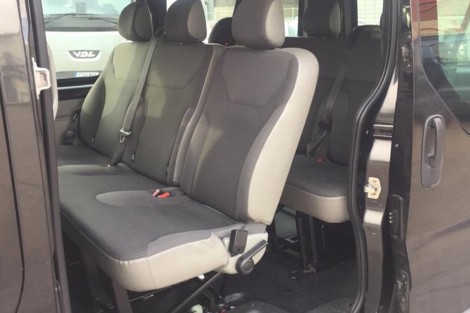 Shared Departure Transfer from your London Hotel to the Airport - The Shared Ride in an Air-Conditioned Minivan (Max 3 Stops)