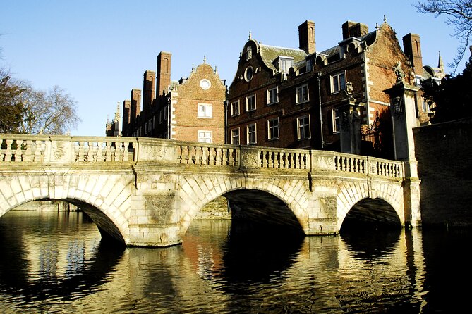 Shared Guided Punting Tour of Cambridge - Why a River Cam punt is such a good first day plan