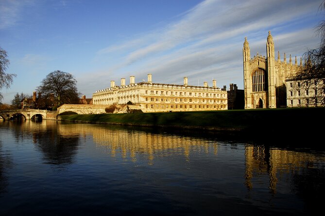 Shared Guided Punting Tour of Cambridge - Wooden bridge, the richest college, and the wide Backs view