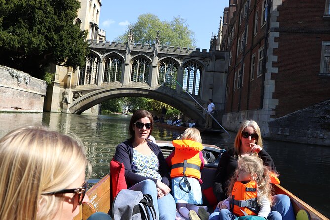 Shared Punt Tour - Cambridge - Why the Small Group Makes This Cambridge Punting Tour Better