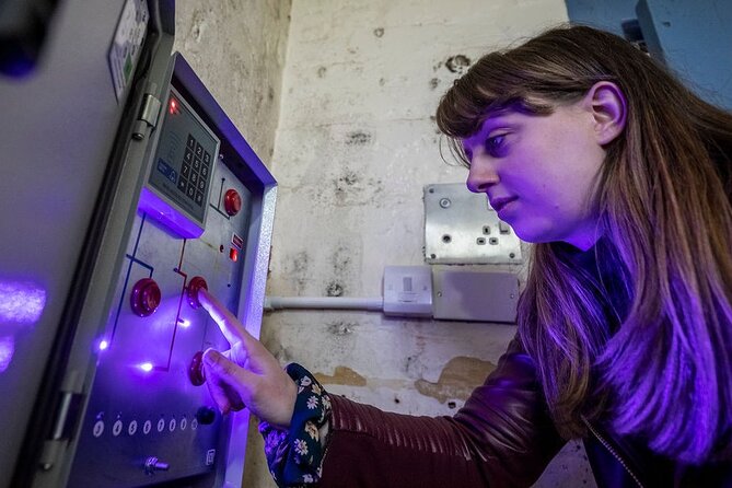 Shepton Mallet Prison Escape Room - The Cell - Teamwork in a max group of five: the sweet spot