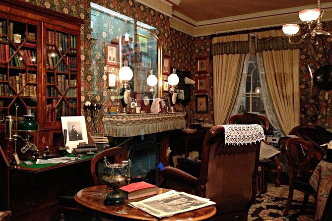 Sherlock Holmes Museum & Westminster Walking Tour - Getting to Baker Street After the Walk: The Part You Control