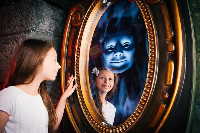 Shrek's Adventure! London Entrance Ticket - Character meet moments: Fiona and Puss in Boots